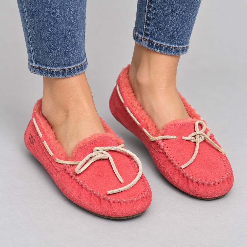 UGG Shoes Womens Size 7 Dakota Pink Suede Shearling Lined Moccasin Slippers